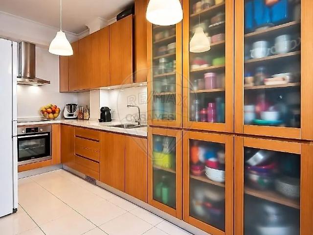 Apartment T3 in Massamá e Monte Abraão, Sintra