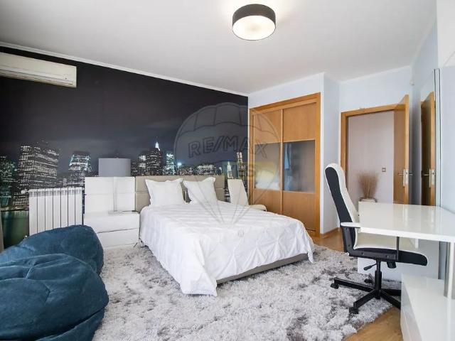 Apartment T3 in Mina de Água, Amadora