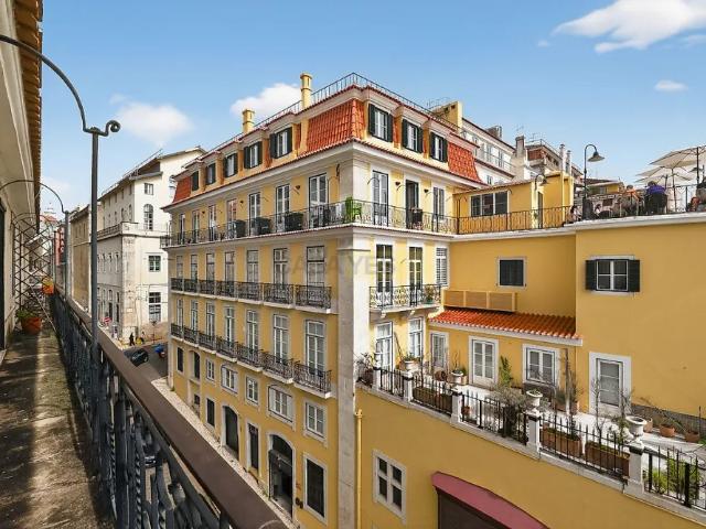 Apartment T3 in Misericórdia, Lisboa