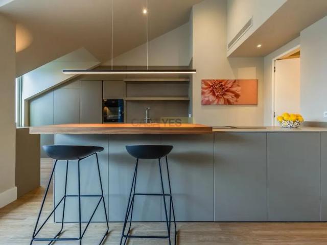 Apartment T3 in Misericórdia, Lisboa