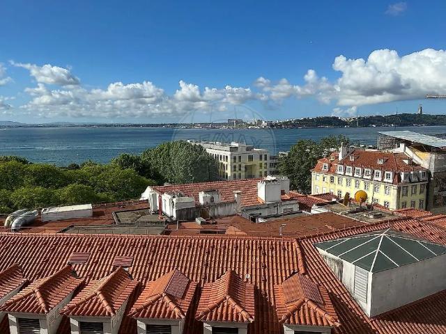 Apartment T3 in Misericórdia, Lisboa