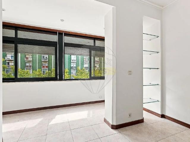 Apartment T3 in São Domingos de Benfica, Lisboa