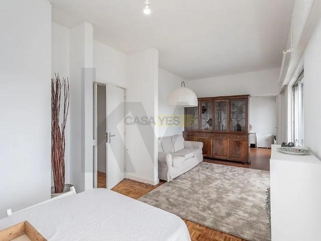 Apartment T3 in São Domingos de Benfica, Lisboa