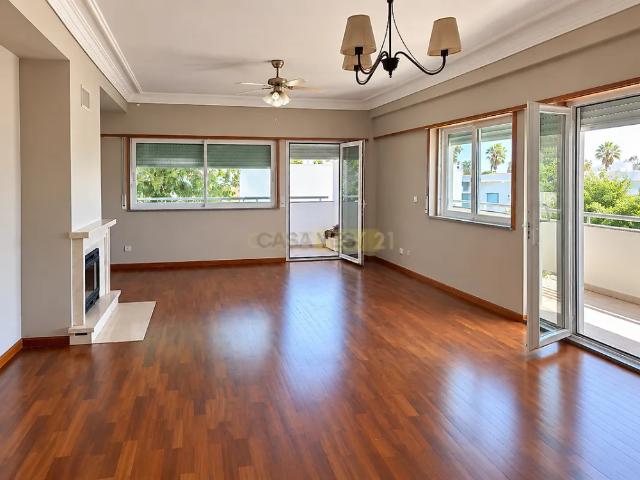 Apartment T3 in São Domingos de Rana, Cascais