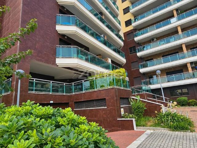 Apartment T3 in Sacavém e Prior Velho, Loures