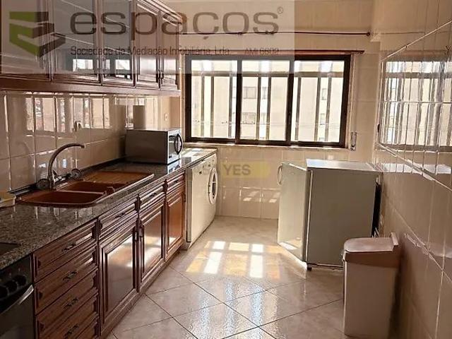 Apartment T3 in Sacavém e Prior Velho, Loures