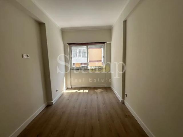 Apartment T3 in Sacavém e Prior Velho, Loures