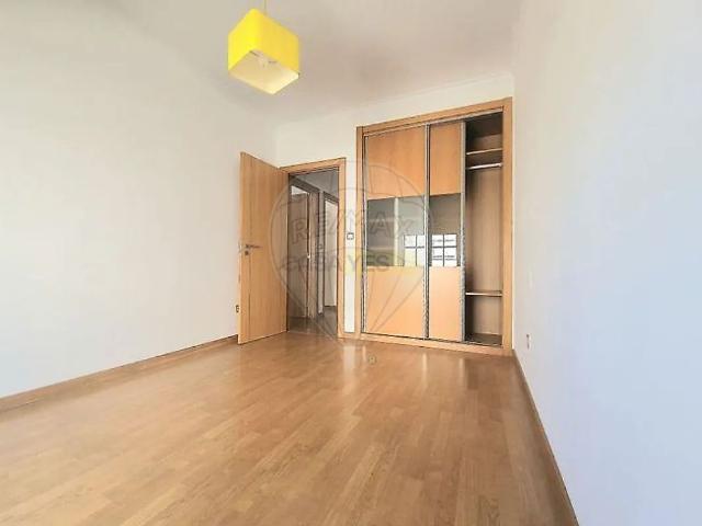 Apartment T3 in Santo Antão e São Julião do Tojal, Loures