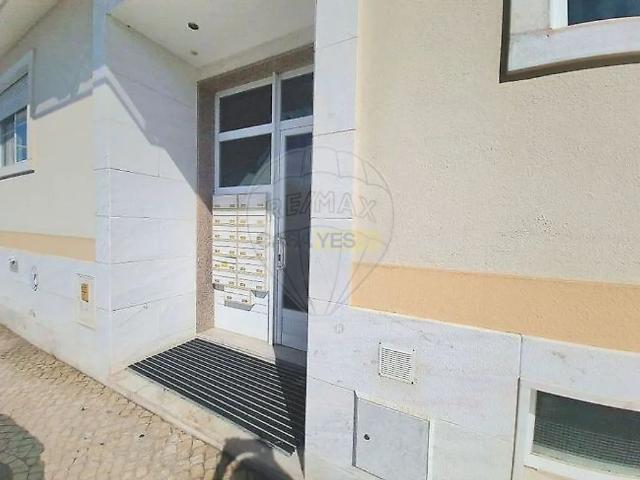 Apartment T3 in Santo Antão e São Julião do Tojal, Loures