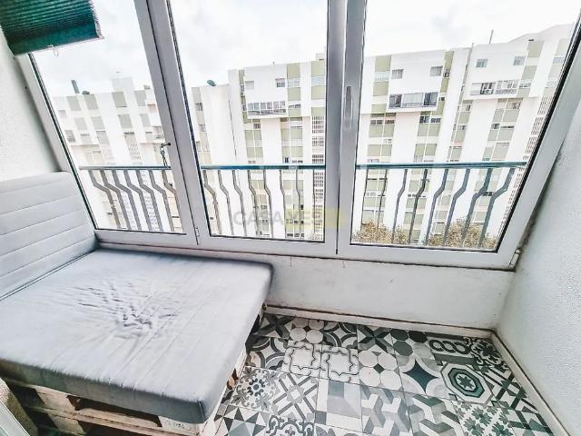 Apartment T3 in Santo António dos Cavaleiros e Frielas, Loures
