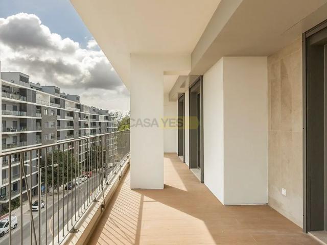 Apartment T3 in Santo António dos Cavaleiros e Frielas, Loures
