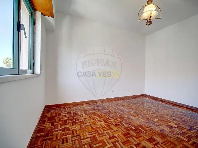 Apartment T3 in Santo António dos Cavaleiros e Frielas, Loures