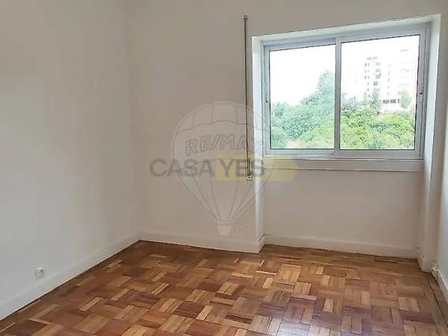 Apartment T3 in Santo António dos Olivais, Coimbra