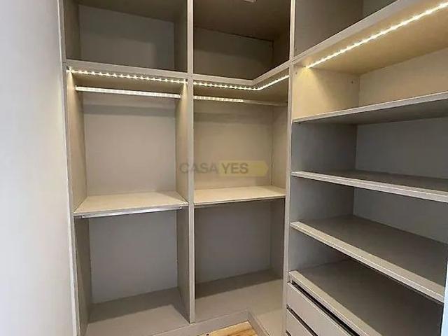 Apartment T3 in Santo António, Lisboa