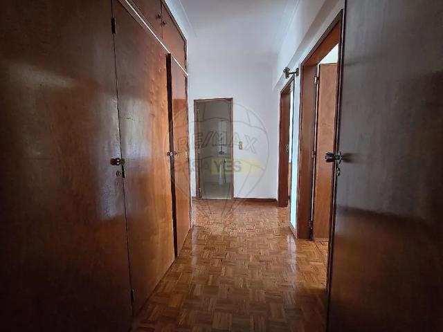 Apartment T3 in Santa Clara e Castelo Viegas, Coimbra