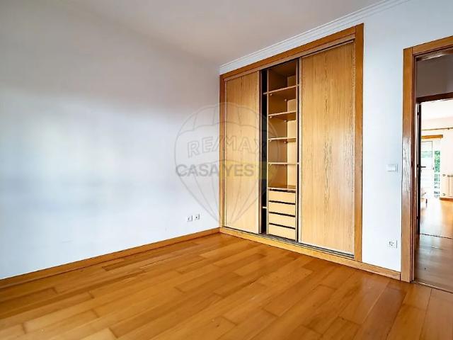 Apartment T3 in Santa Clara e Castelo Viegas, Coimbra