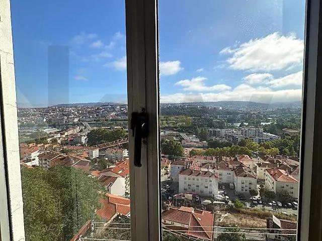 Apartment T3 in Santa Clara e Castelo Viegas, Coimbra