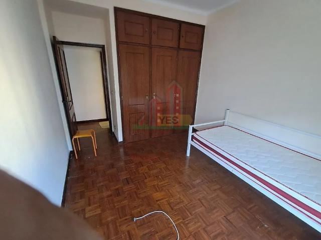Apartment T3 in Santa Clara e Castelo Viegas, Coimbra