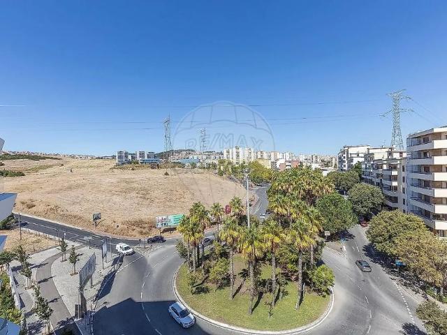 Apartment T3 in Pontinha e Famões, Odivelas
