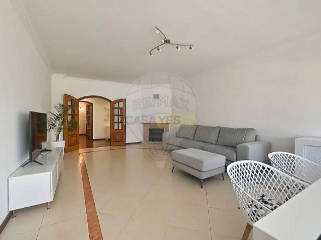Apartment T3 in Queluz e Belas, Sintra