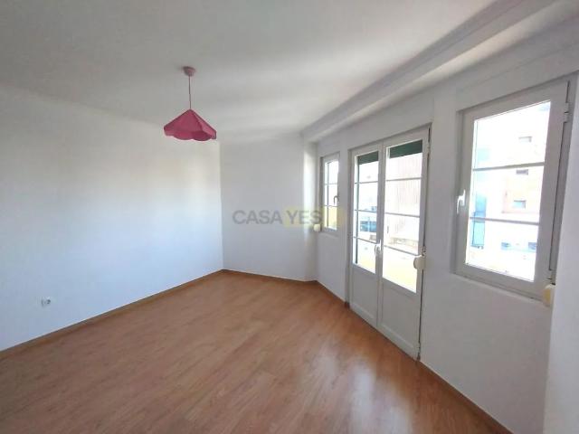 Apartment T3 in Torres Vedras São Pedro, Santiago, Santa Maria do Castelo e São Miguel e Matacães, Torres Vedras