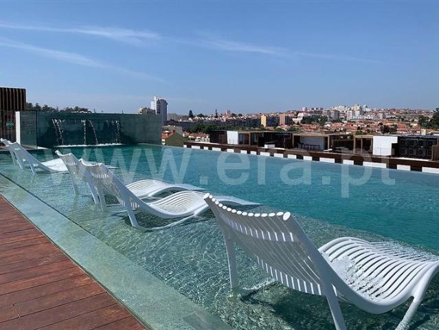 Apartment T3 / Lisboa, À Av. Uruguai