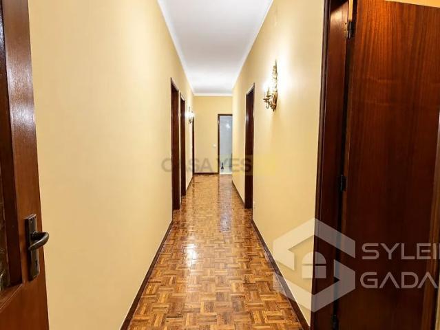 Apartment T4 in Covilhã e Canhoso, Covilhã
