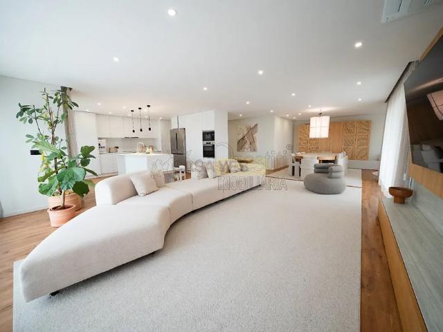 Apartment T4 in Costa, Guimarães