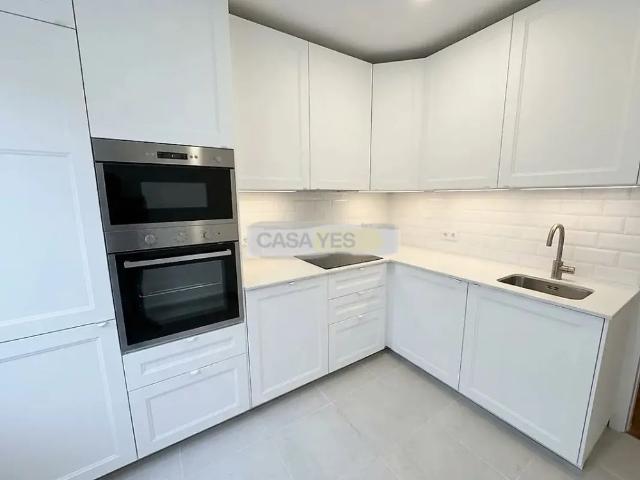 Apartment T4 in Campo de Ourique, Lisboa