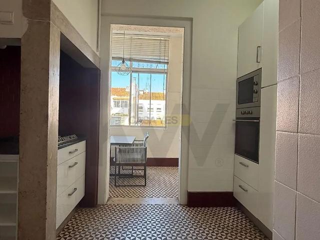 Apartment T4 in Campo de Ourique, Lisboa