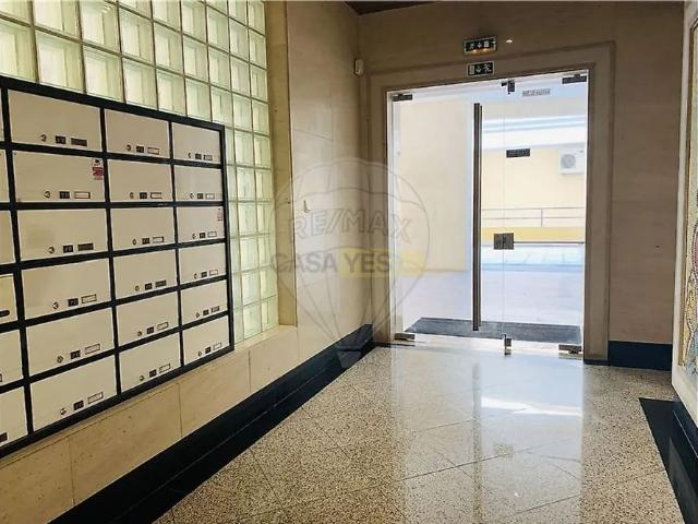 Apartment T4 in Carcavelos e Parede, Cascais