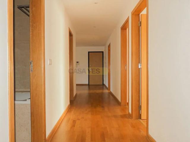 Apartment T4 in Carcavelos e Parede, Cascais