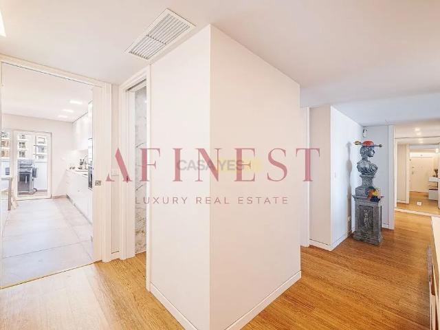 Apartment T4 in Carcavelos e Parede, Cascais