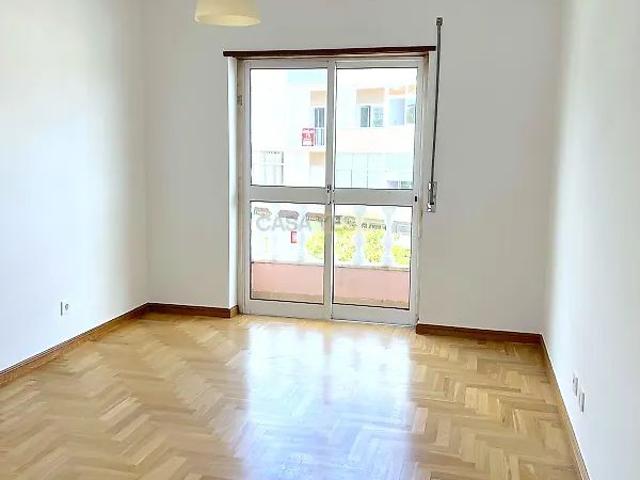 Apartment T4 in Carnaxide e Queijas, Oeiras