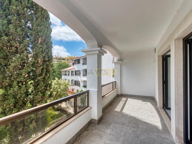 Apartment T4 in Cascais e Estoril, Cascais