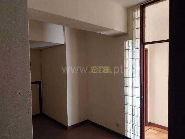 Apartment T4 in Cedofeita, Santo Ildefonso, Sé, Miragaia, São Nicolau e Vitória, Porto