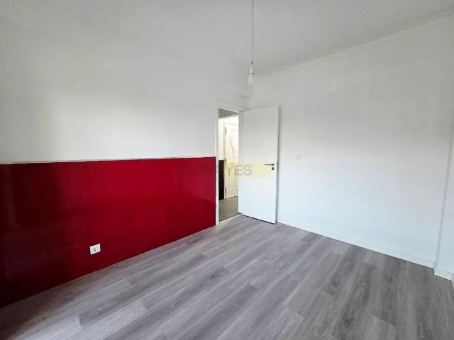 Apartment T4 in Charneca de Caparica e Sobreda, Almada