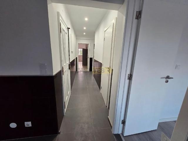 Apartment T4 in Charneca de Caparica e Sobreda, Almada