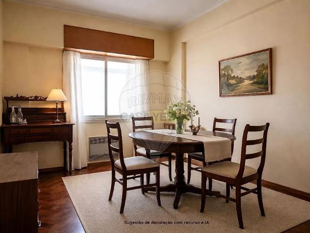 Apartment T4 in Alvalade, Lisboa