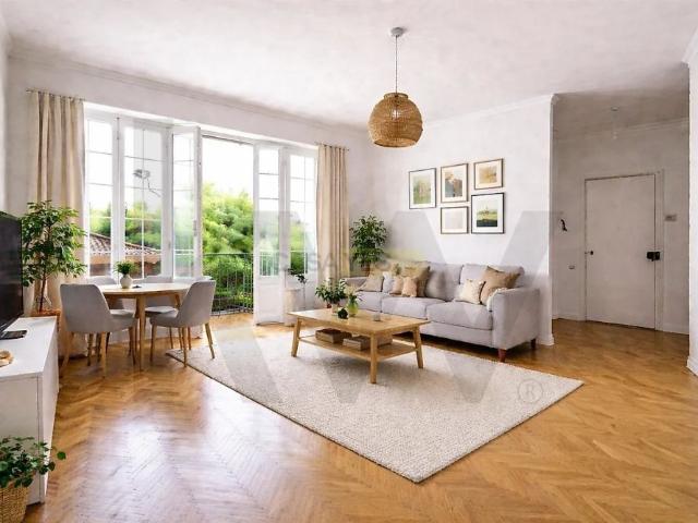 Apartment T4 in Alvalade, Lisboa
