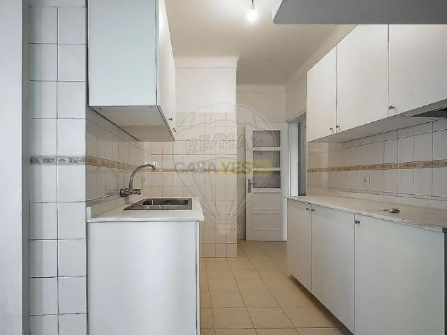 Apartment T4 in Alvalade, Lisboa