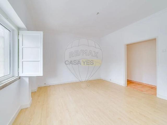 Apartment T4 in Alvalade, Lisboa