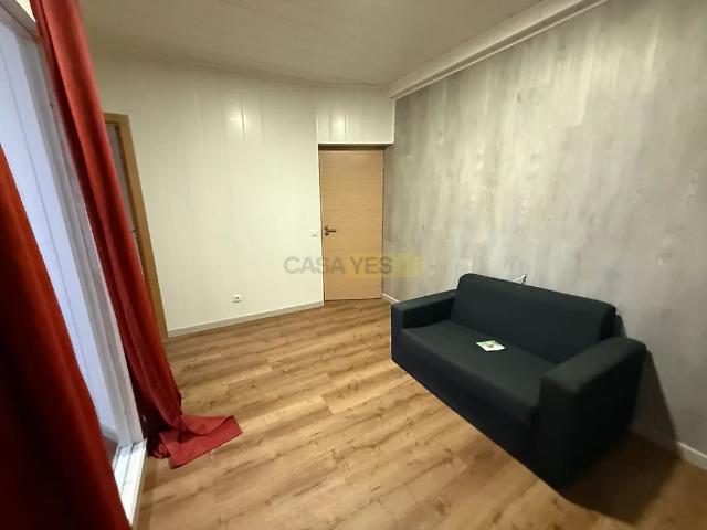 Apartment T4 in Alvalade, Lisboa
