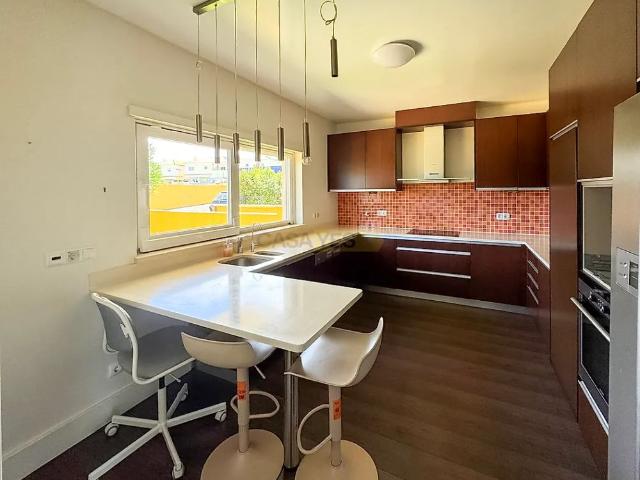 Apartment T4 in Alcabideche, Cascais