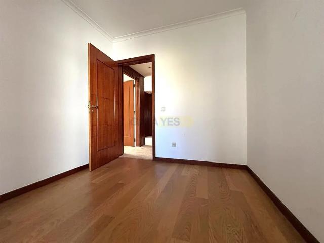 Apartment T4 in Aldoar, Foz do Douro e Nevogilde, Porto