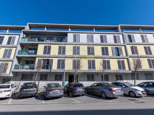 Apartment T4 in Alfragide, Amadora