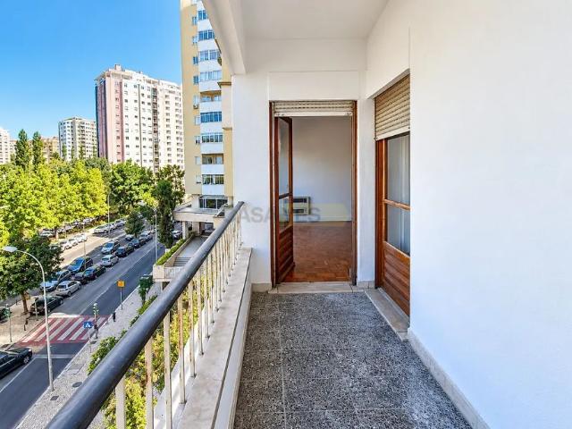 Apartment T4 in Algés, Linda a Velha e Cruz Quebrada Dafundo, Oeiras