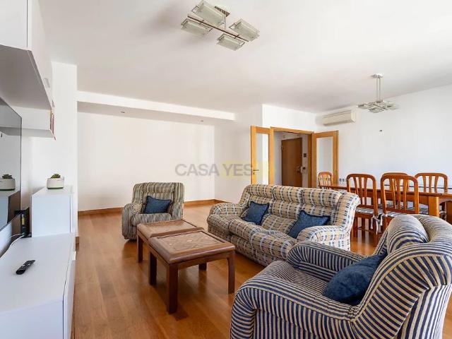 Apartment T4 in Algés, Linda a Velha e Cruz Quebrada Dafundo, Oeiras