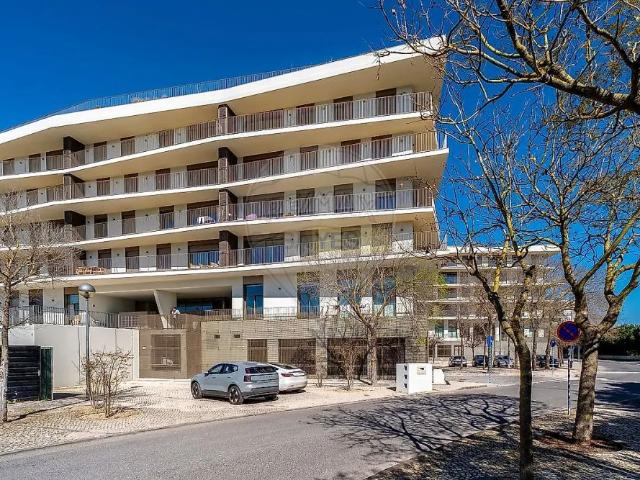 Apartment T4 in Algés, Linda a Velha e Cruz Quebrada Dafundo, Oeiras