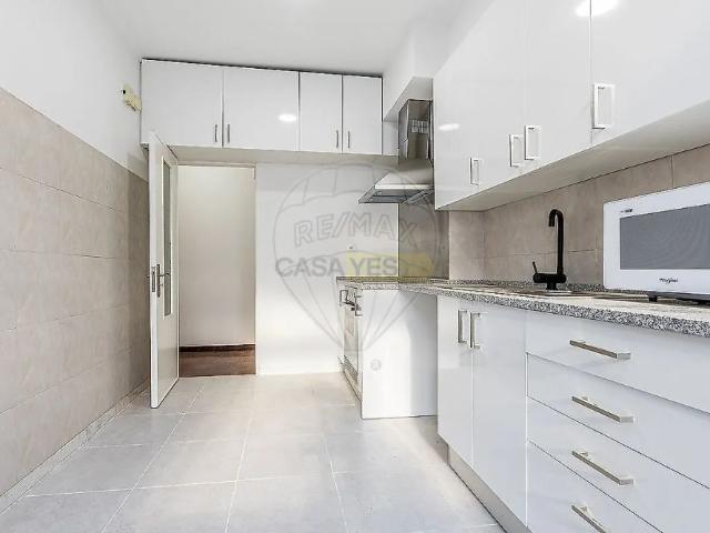 Apartment T4 in Algés, Linda a Velha e Cruz Quebrada Dafundo, Oeiras